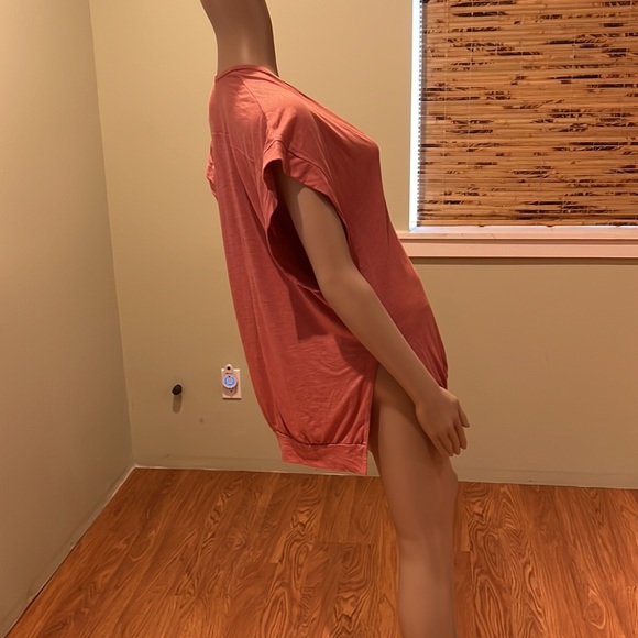 Fresh Laundry Rose Colored Sleeveless T-shirt With Plunging Front Size M - Picture 5 of 8